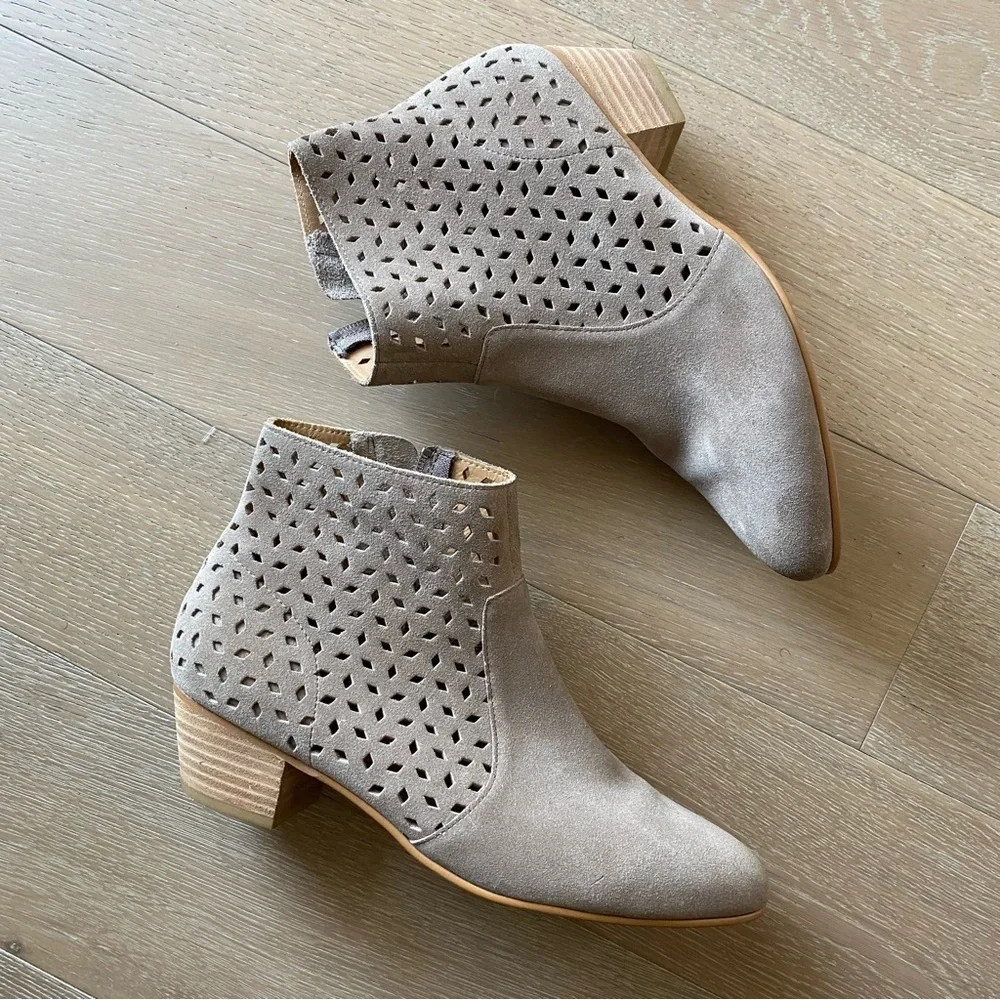 Soludos Lola taupe suede Perforated Ankle Booties 8.5 - Picture 3 of 10